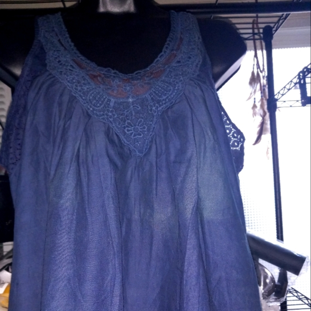Sleeveless flare Navy blue top